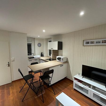Charmant Studio En Plein Coeur De Шамбери Екстериор снимка